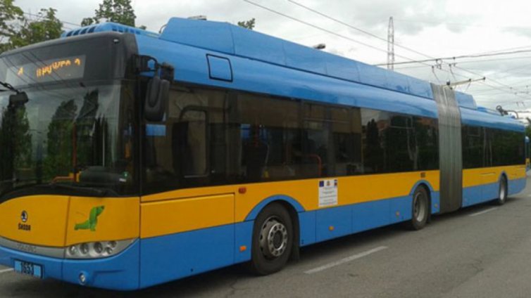 Водач на тролей е починал по време на работа в София  