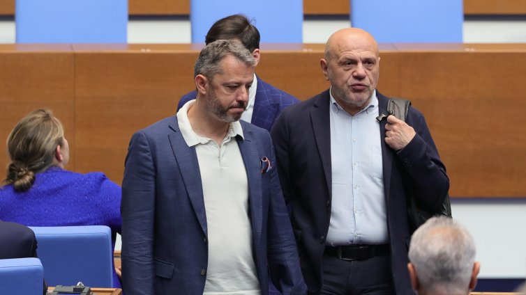 Делян Добрев вече не е депутат