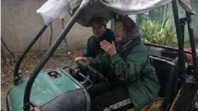 КАТ спира бъгито на баба Яна