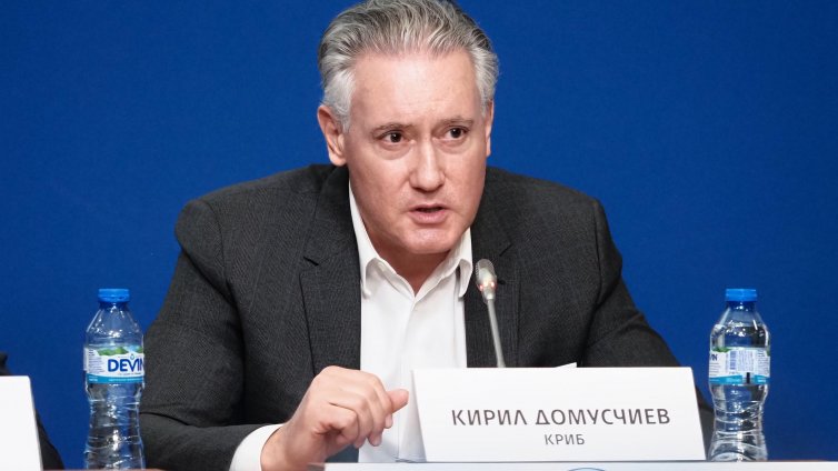 Домусчиев: Заетите в бюджетния сектор трябва да понесат кризата наравно с тези в частния