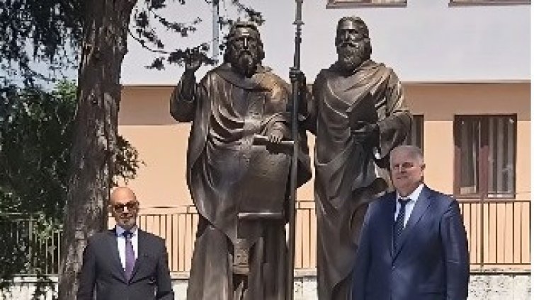В Аксаково откриха паметник на Кирил и Методий