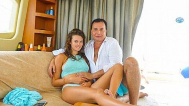  Руски олигарх на 55 г. си взе моделка на 18