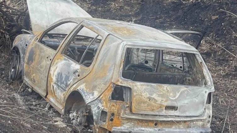 Полицай блъсна камион и кола, автомобилът му изгоря