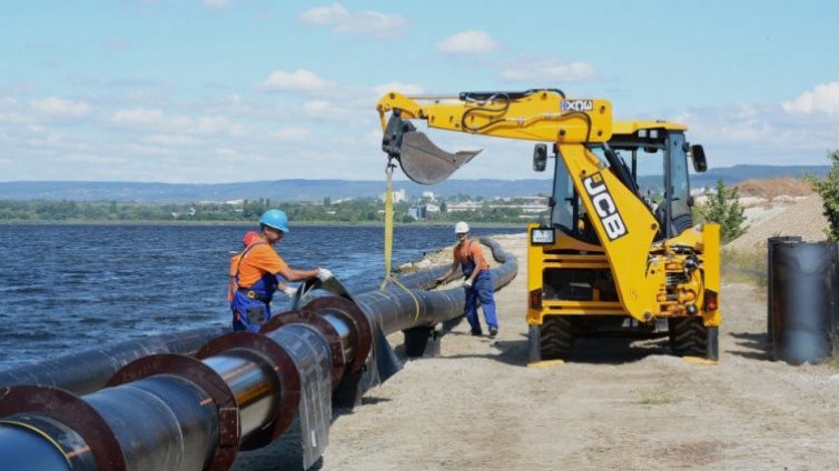 Изследваха водата във Варненското езеро след ремонт на тръбопровода по дъното