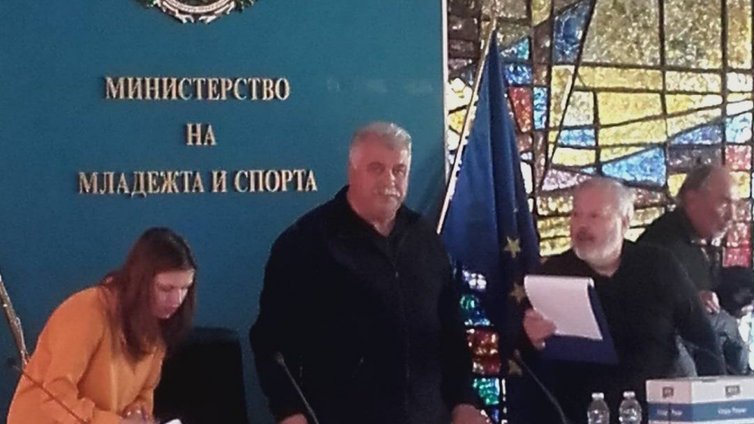 Познахме: Варненец пое федерацията по ветроходство