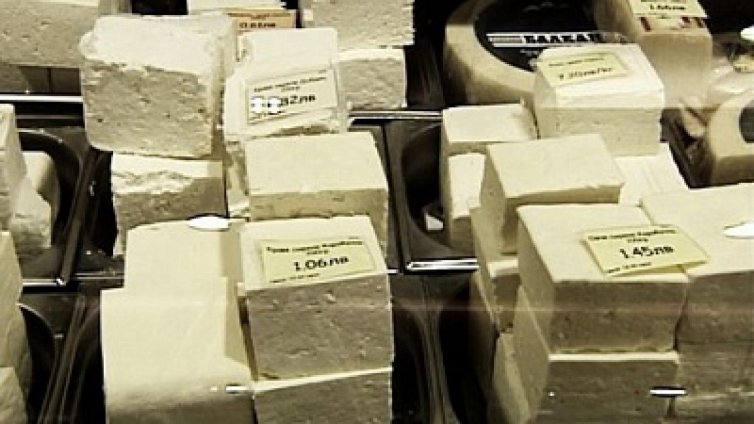 Търговските вериги с отделни щандове за имитиращи млечни продукти
