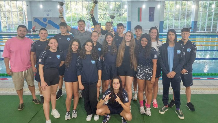 Фантастичен „Черно море” със супер триумф на държавното по плуване!