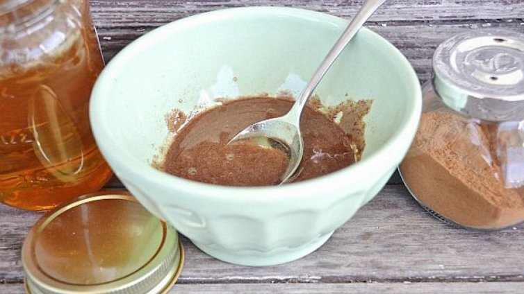 Маска против акне с мед и канела