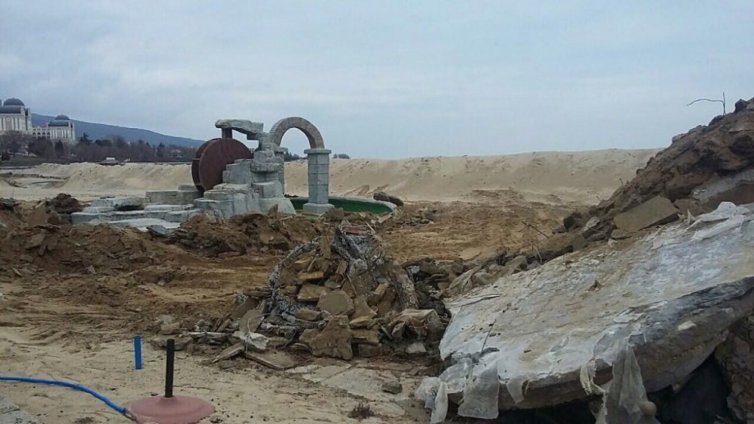 Премахнаха декар и половина бетон от плаж на Слънчев бряг