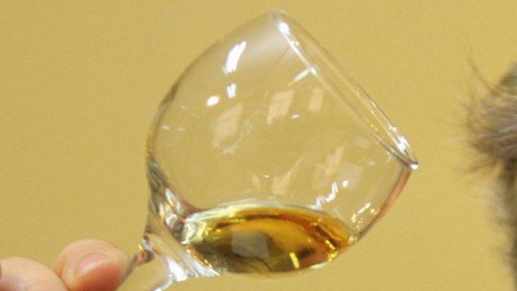 Кой ще ми каже на мен кога да си варя ракията...