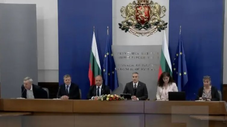 Гюров: Има информация за огромна сума фалшиви евро, с което ще се купуват гласове