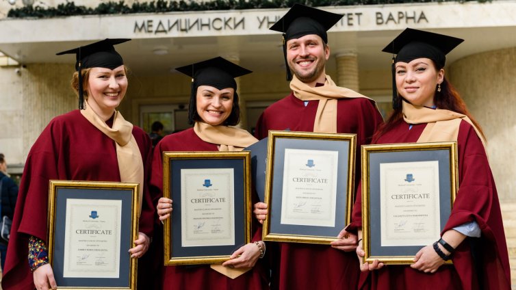 Връчиха дипломите на първите руски лекари по очни болести, завършили „Мастър клас по оптометрия“
