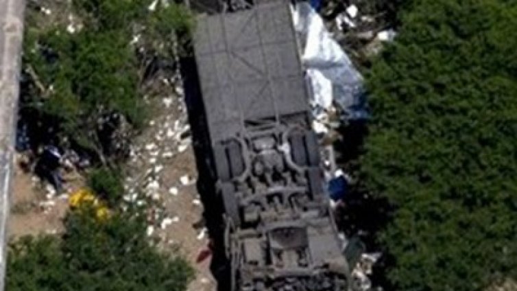 Пътнически автобус падна в пропаст в Крим