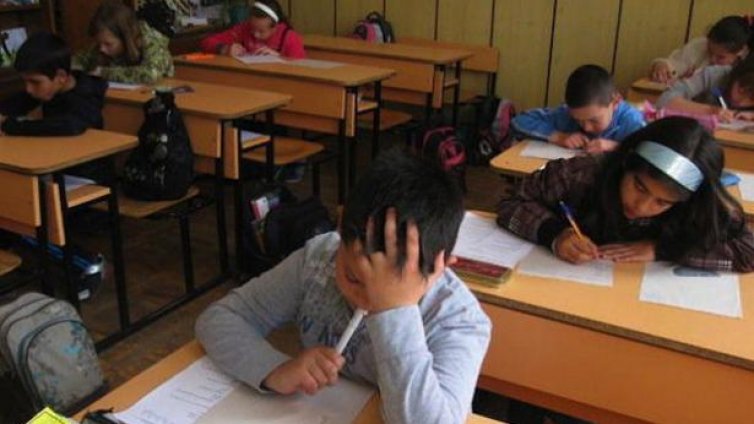 111 000 ученици на "малки матури" &ndash; днес по БЕЛ. На 28-и резултатите