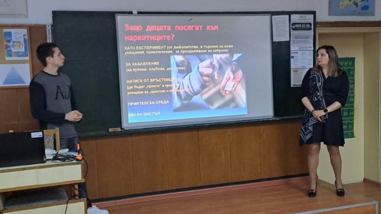 Консултант по зависимости с важно предупреждение към родителите