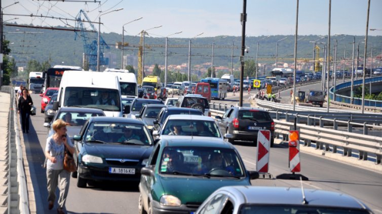 Верижна катастрофа затапи Аспаруховия мост