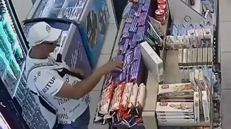Мъж открадна 51 шоколада посред бял ден в Стара Загора