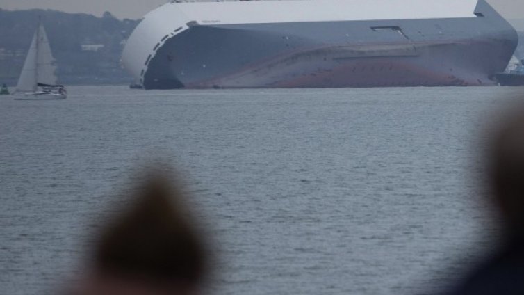 Потъна обърналият се край Шотландия кораб