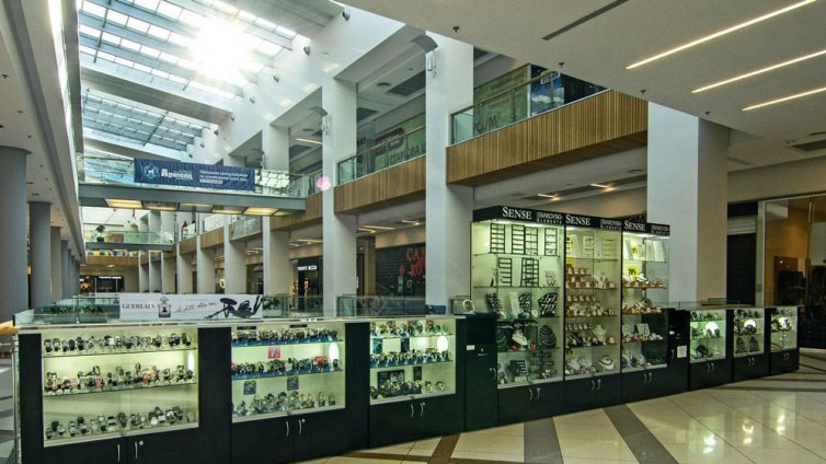 Намаления в мола има, но няма кой да купува