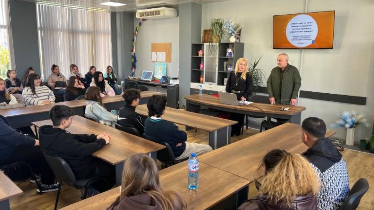 Съдебни изпълнители влизат в училищата