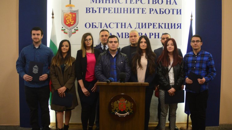 ОД на МВР - Варна отличи студенти на ВСУ (Снимки и видео)