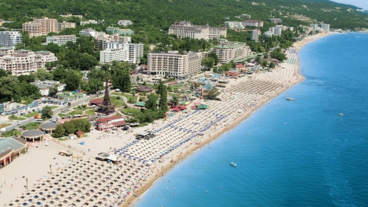 Проданов и Генчовска откриват летния туристически сезон 2022 на "Златни пясъци"