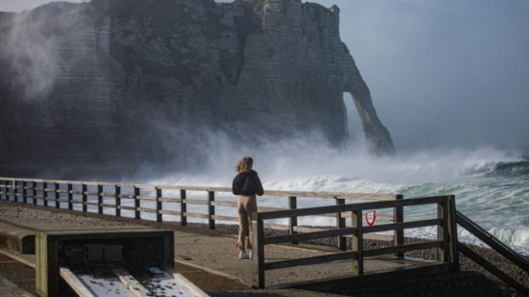  Бурята Юнис взе 10 жертви в Западна Европа 