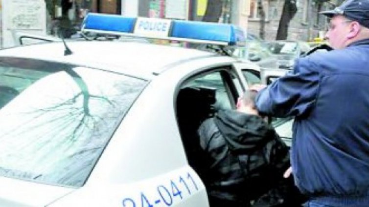 Спипаха банда, обирала коли във Варна