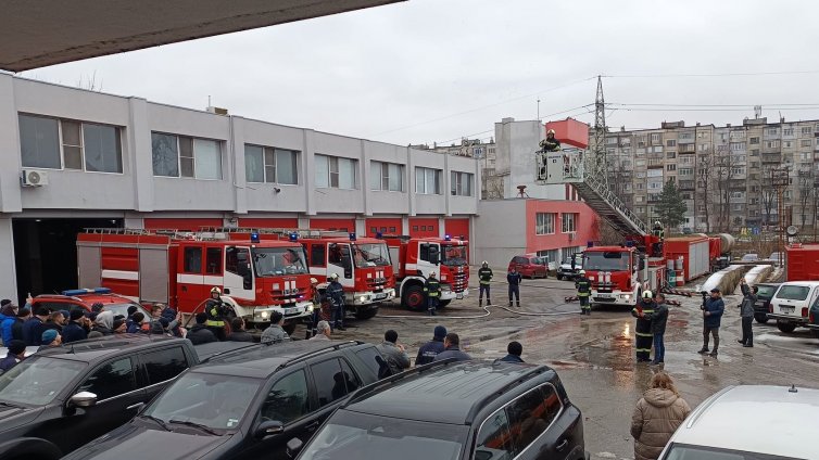 Пенсионираха шефа на пожарната в Добрич