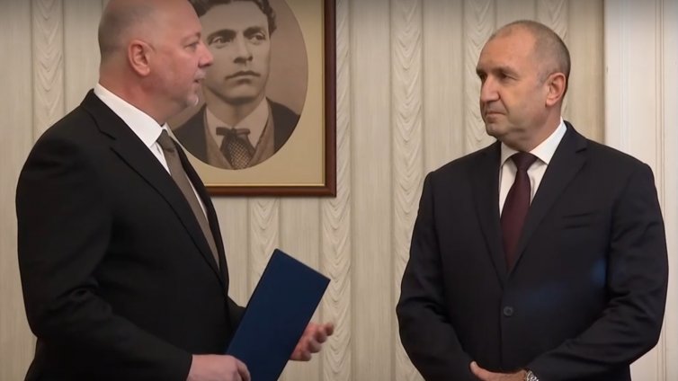Желязков прие и върна мандата за съставяне на кабинет