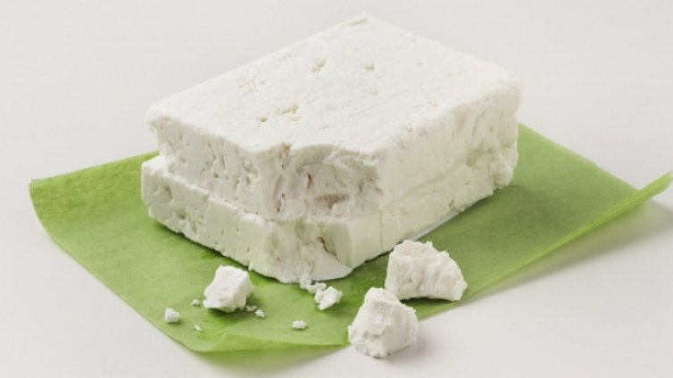 Откриха немлечни мазнини в българско сирене