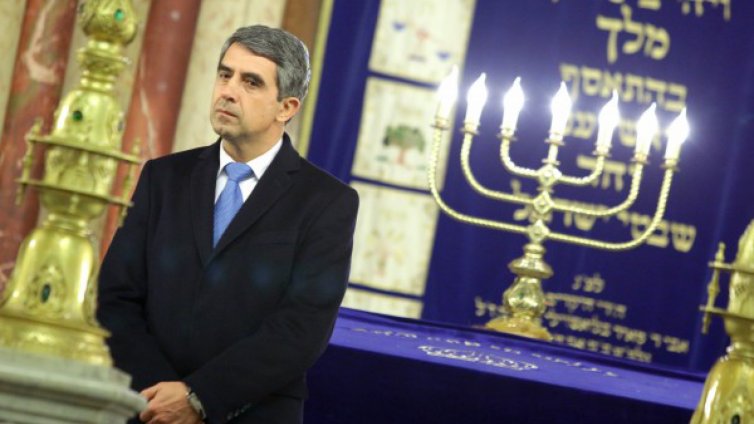 Във всяко общество има фанатици, но Бог иска да сме равни