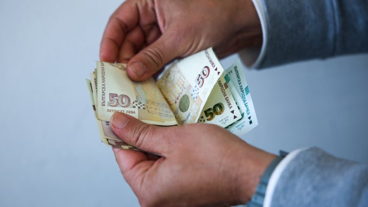 Средният доход, на който сме се осигурявали през юли е 1844,98 лв.