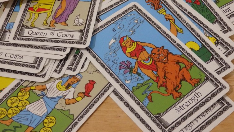 Таро хороскоп за 3 април, Лъвовете се радват на успехи