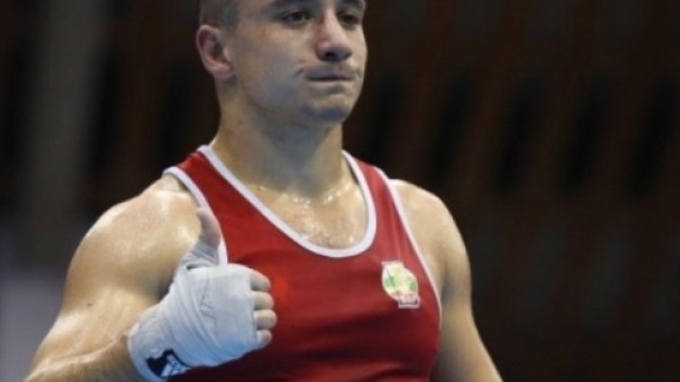 Първа победа за Панталеев на Световното по бокс