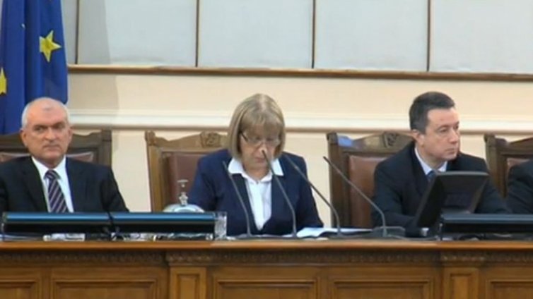 Цецка Цачева пожела на Румен Радев да бъде президент на всички българи