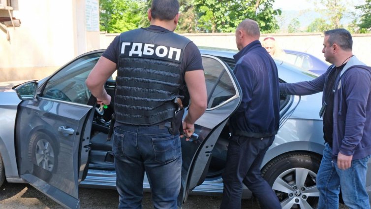 Шестима от задържаните 10 служители на ДАИ остават в ареста
