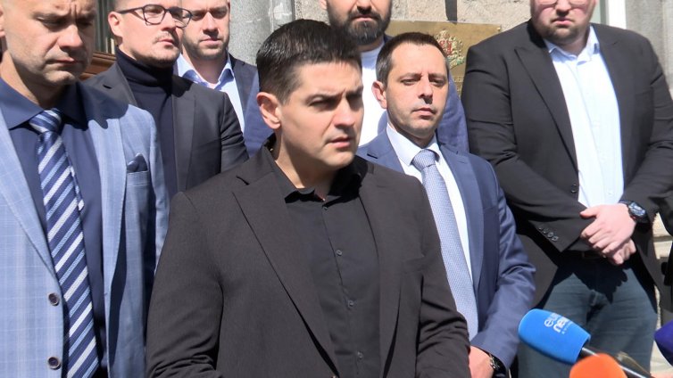 Радостин Василев: Продължаваме да искаме оставката на Наталия Киселова