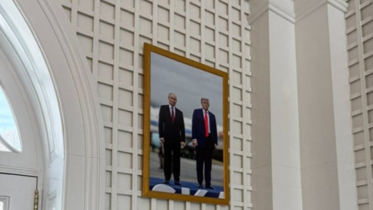 Тръмп си сложи снимка с Путин в Белия дом 