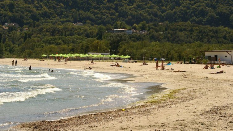 Откриват процедури за концесия за морските плажове „Аспарухово“ и „Кранево - Международен детски лагер“