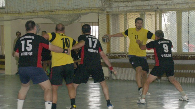 &ldquo;Локо&rdquo; (Вн) спечели ветеранската титла