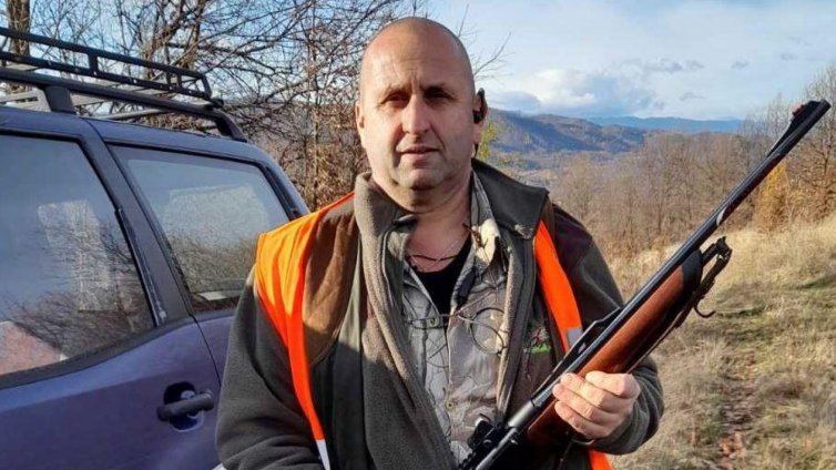 Двойник на Радев охранява Троянския манастир
