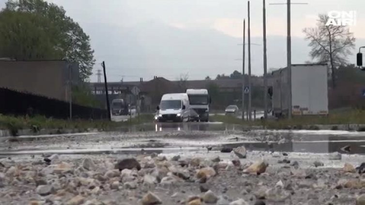 Започна раздаването на храна и вода в Стрелча  
