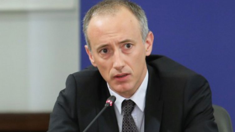 И все пак училищата ще се затварят, но не сега, а и не от коронавируса