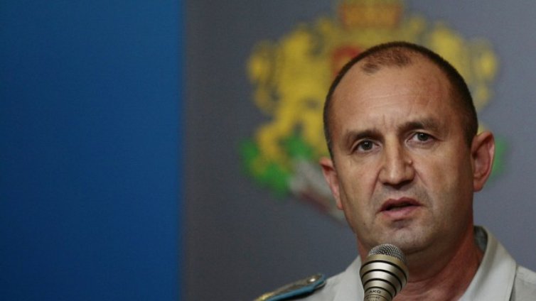 Радев вика спешно Цацаров и службите, темата - Турция