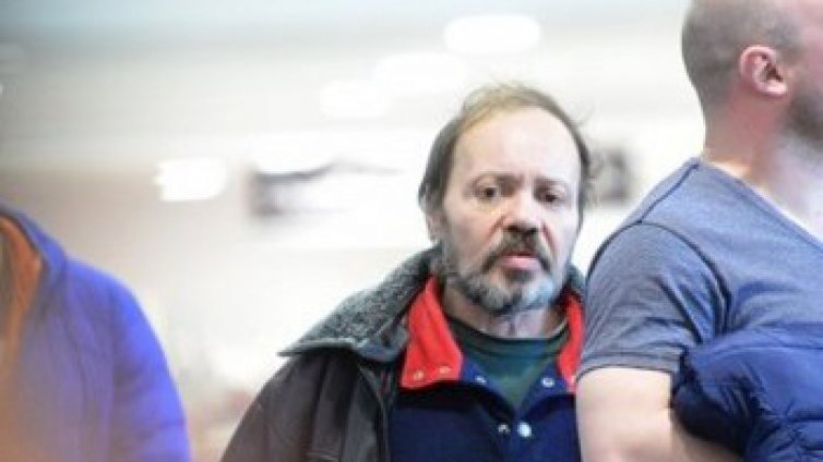 От конкурси за красота до шизофрения: Мъж тормози хубавици