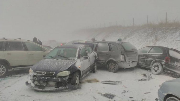 Превозвач: Липсата на дървета довела до снежния капан  