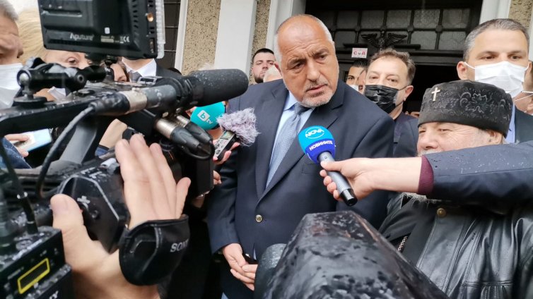 Борисов: Няма да разделям нацията като Радев