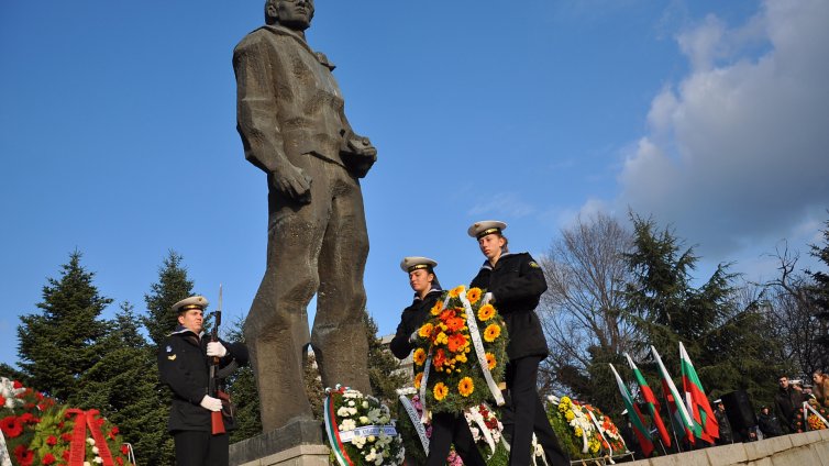 107 - та годишнина от рождението на Никола Вапцаров отбеляза Военноморското училище