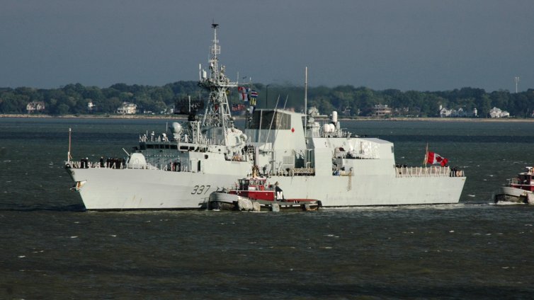 Фрегатата "Фредериктън” акостира във Варна